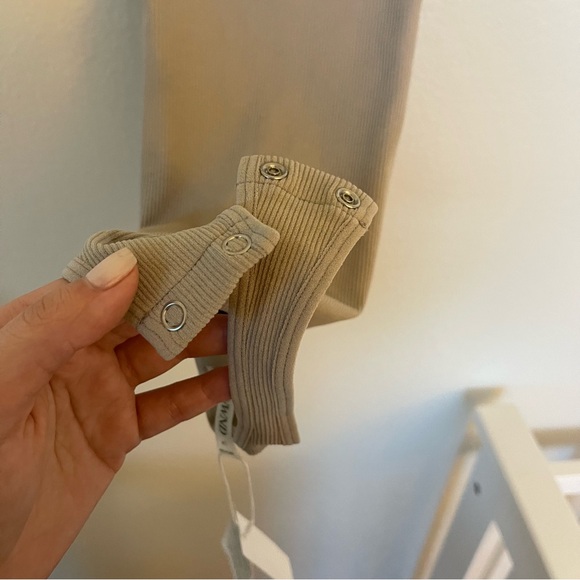 Neutral Ribbed Bodysuit - Picture 4 of 5